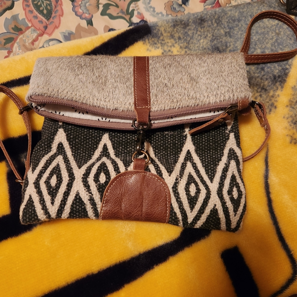 Myra crossbody